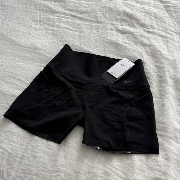 Nike Black Universa Medium Support High-Waisted 5" Bike Shorts with Pockets - Picture 8 of 14